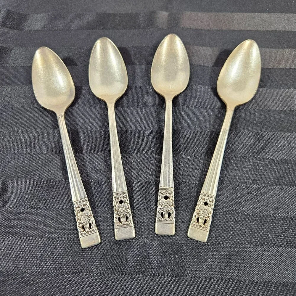 Vintage Oneida Community‎ Plate Silverplate 4 Teaspoons Coronation Pattern